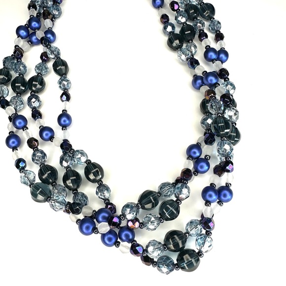 Vintage beaded necklace and earrings set ( clip earrings). - Picture 2 of 8